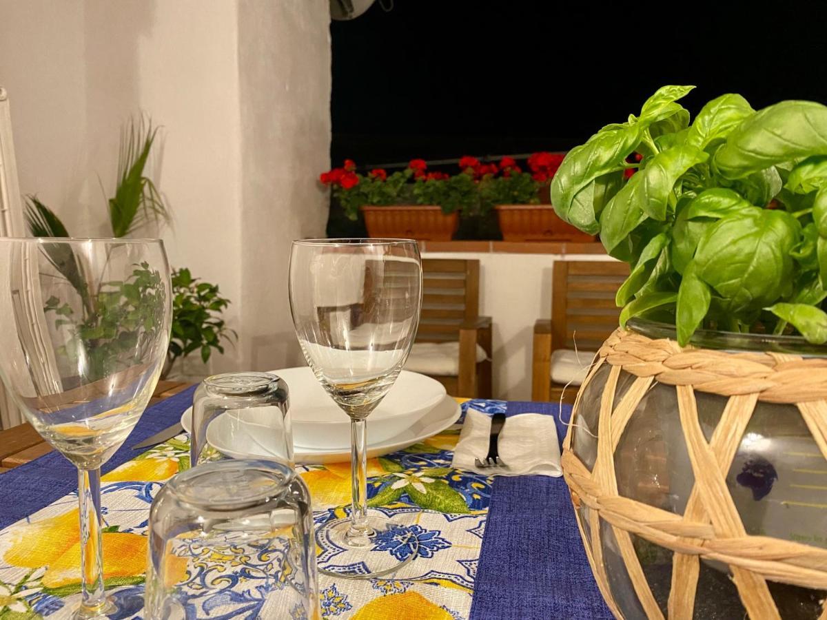 Casa Con Terrazzo In Centro Lejlighed Napoli Eksteriør billede
