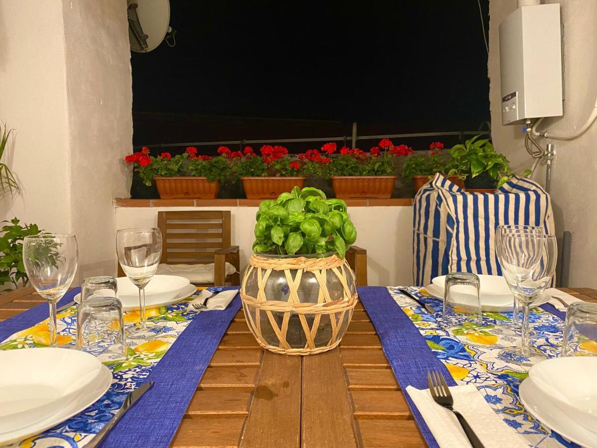 Casa Con Terrazzo In Centro Lejlighed Napoli Eksteriør billede